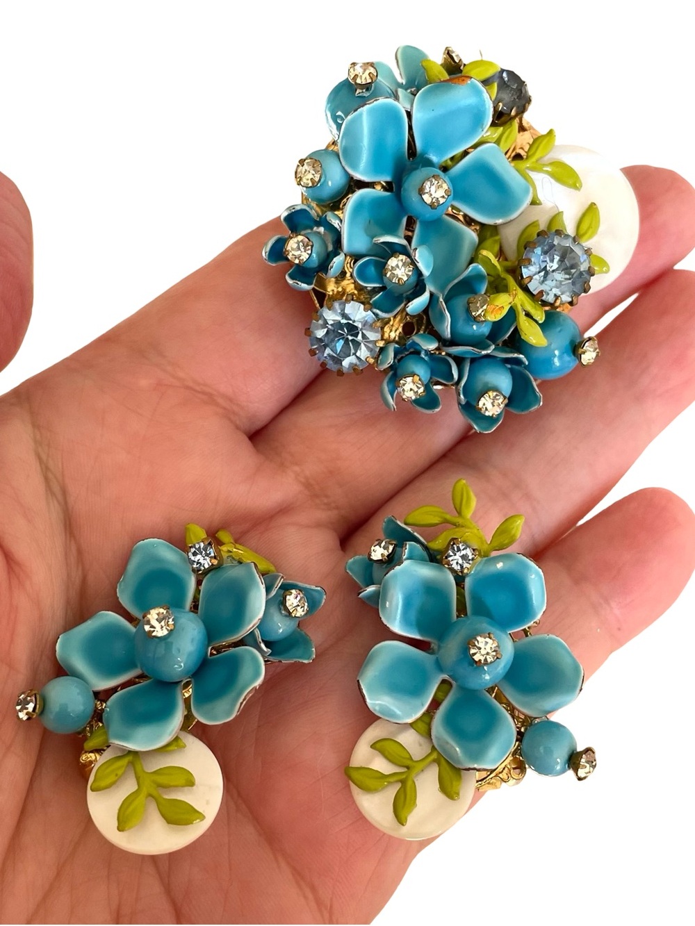 Vintage Mid-Century 3D Cluster Floral Brooch And Clip Earrings Set